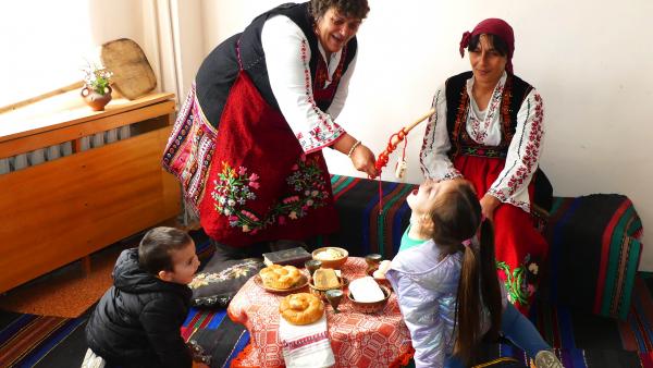 Изложба на бутурници подредиха за Сирни Заговезни в новозагорското село Млекарево