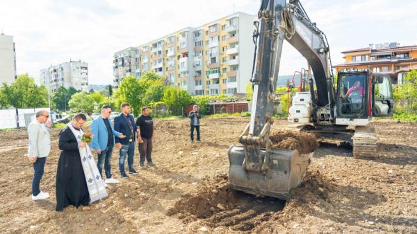 Първа копка на модерна жилищна сграда в кв. Самара-3 направи строителна компания Естети (ВИДЕО)