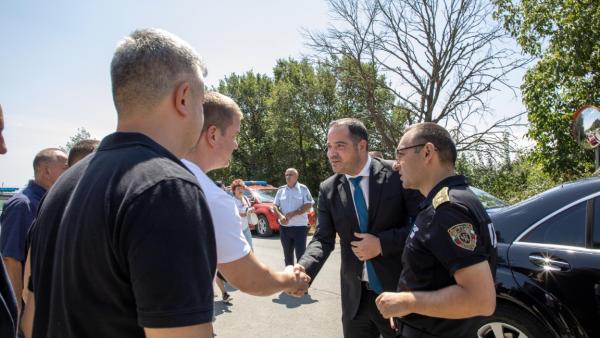 Пожарът над Стара Загора доведе служебния премиер Димитър Главчев и министър Калин Стоянов