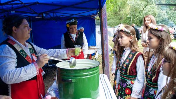 Тракийският фестивал Богородична стъпка завладя Старозагорските минерални бани