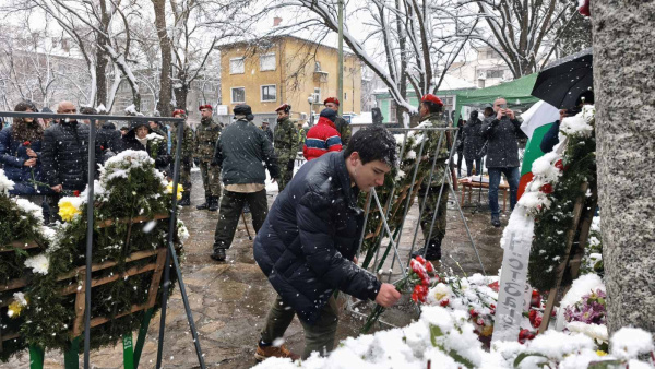 Стара Загора се поклони пред подвига на Васил Левски 152 години след героичната му гибел