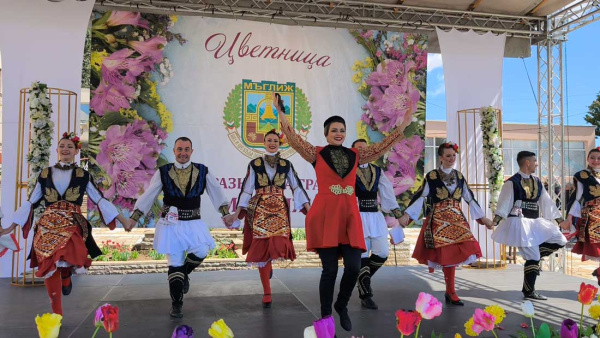 Мъглиж празнува своя празник Цветница с настроение и много гости (ВИДЕО)