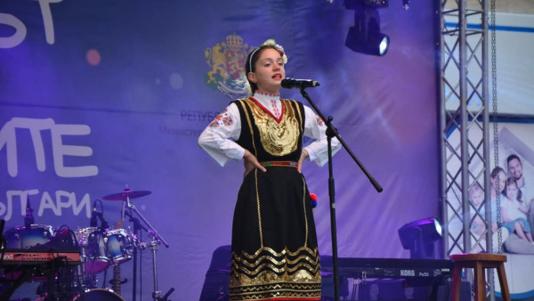 Петя Панева и талантливите младежи на Чирпан озариха сцената на  Гласът на младите българи