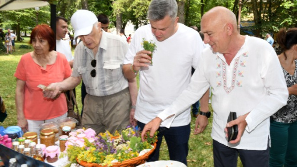 Еньовден доведе група бесарабски българи на празника в Старозагорските бани