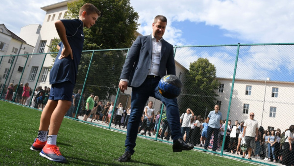 С нови спортни площадки посрещна първия учебен ден старозагорското  СУ  Васил Левски