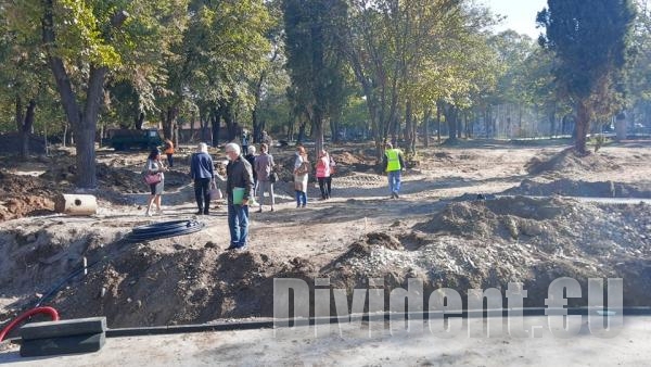 Водно огледало с фонтани ще краси центъра на Станционната градина