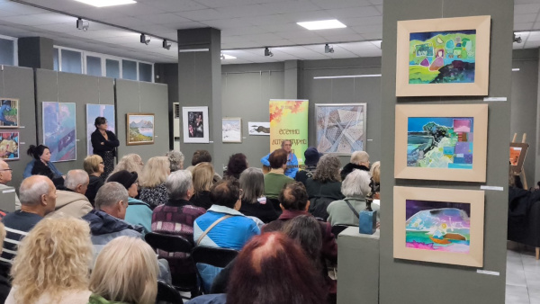 Живка Барова представи седмата си книга – стихосбирката  Забързана към залеза  (ВИДЕО)