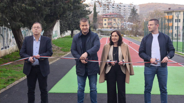 Модерна лекоатлетическа писта и спортна площадка откриха в училище  Георги Райчев