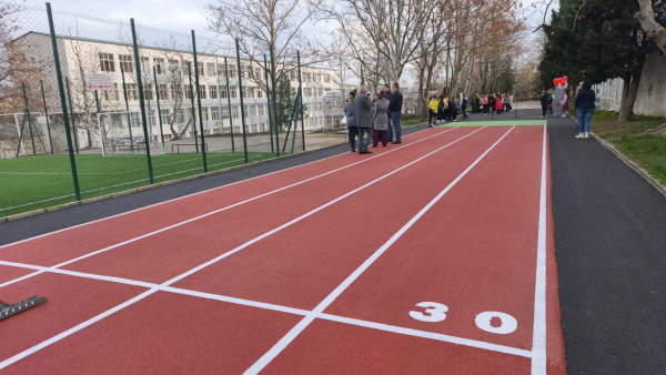 Модерна лекоатлетическа писта и спортна площадка откриха в училище  Георги Райчев