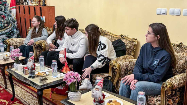 Дядо Киприан награди млади автори на есета за Рождество Христово