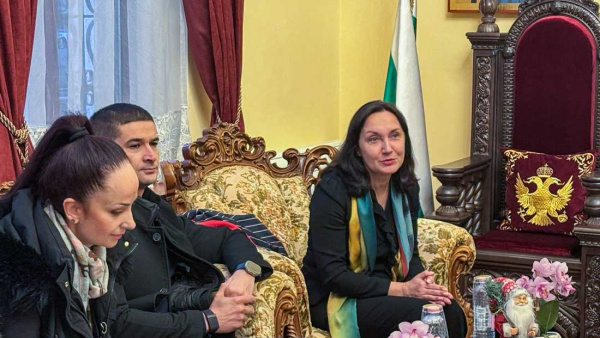 Дядо Киприан награди млади автори на есета за Рождество Христово