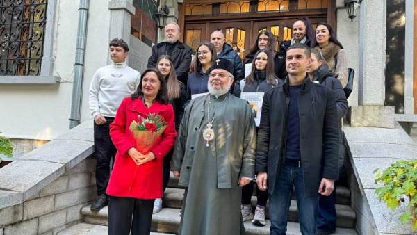 Дядо Киприан награди млади автори на есета за Рождество Христово