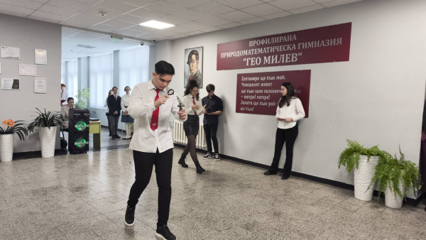 Откриха модерeн СТЕМ център по природни и Център по хуманитарни науки в ППМГ  Гео Милев
