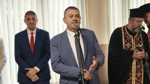 Министър Георги Вълчев участва в откриването на ремонтираното общежитие към Спортно училище Тодор Каблешков