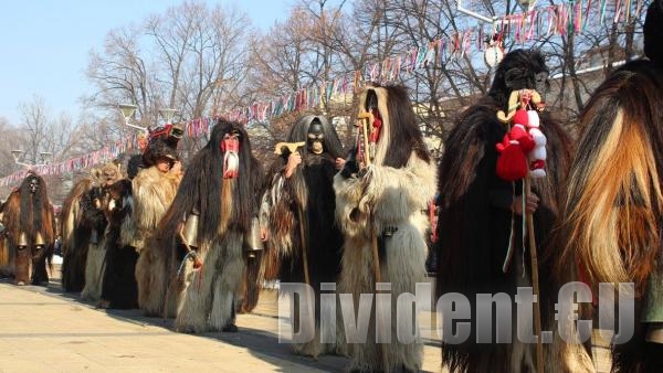 Кукерският фестивал  Сурва  в Перник оживява виртуално (снимки)