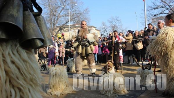 Кукерският фестивал  Сурва  в Перник оживява виртуално (снимки)