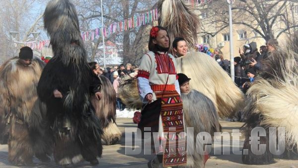 Кукерският фестивал  Сурва  в Перник оживява виртуално (снимки)