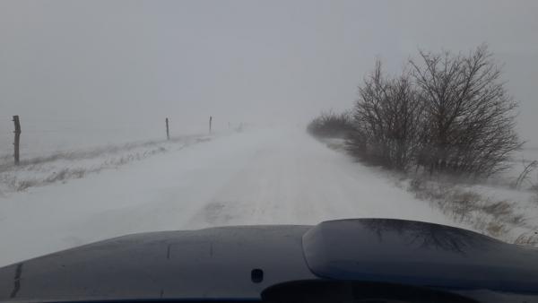 Снежна виелица със закъсали автомобили между Крън и Шипка