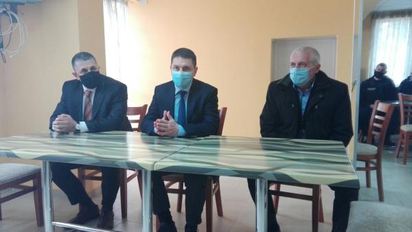 Министър Терзийски обсъди хода на ваксинирането с полицаи от ОДМВР - Стара Загора