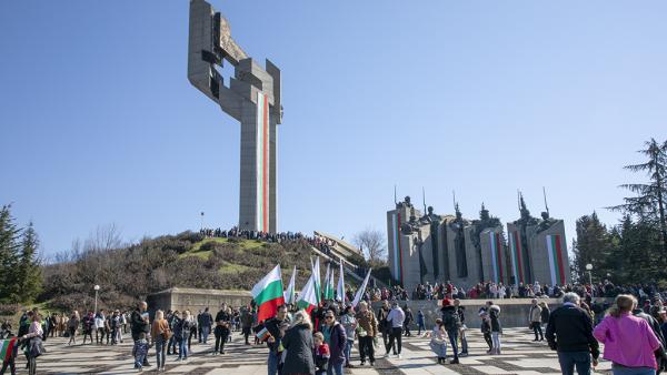 Стара Загора се поклони пред героите на 3 март