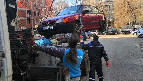 Вдигнаха излезли от употреба автомобили в Стара Загора