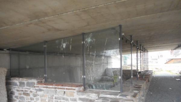 Вандали счупиха част от  сцената на Античния форум в Стара Загора