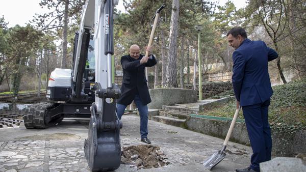 С първа копка стартира основният ремонт на Летния театър в парк Аязмото