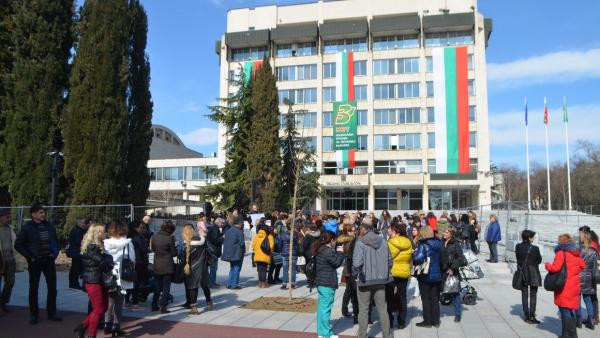 Медицинските сестри излязоха на протест и заплашиха с палатков лагер на 7 април