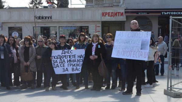 Медицинските сестри излязоха на протест и заплашиха с палатков лагер на 7 април