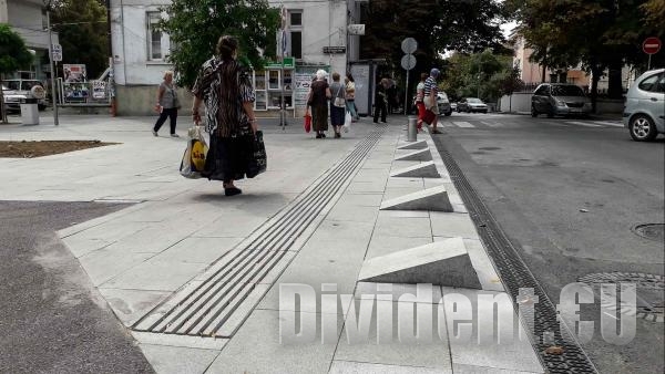 Акуловите перки изчезват, слагат масивни ограничители с герба на Стара Загора