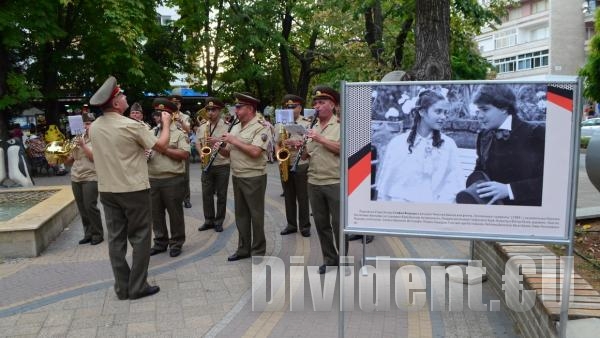 Кадри от филми със старозагорски актьори оживяха в новата Арт улица на Стара Загора