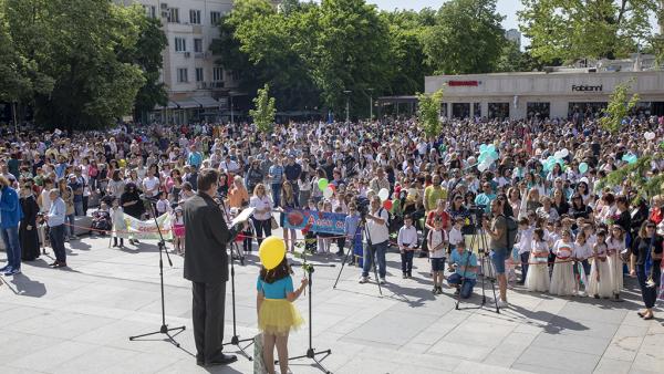 С празнично шествие и награди за високи успехи отбелязаха 24 май в Стара Загора