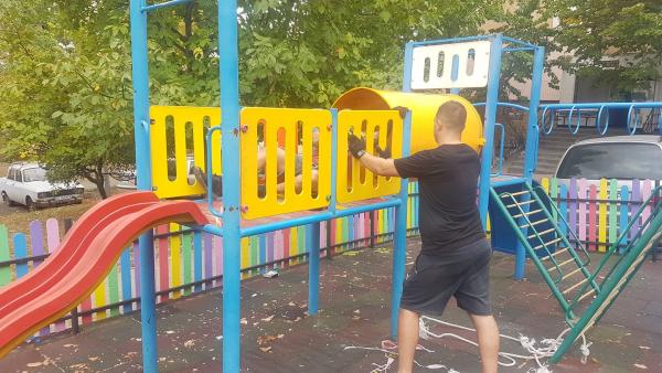 Изпочупиха няколко обновени детски площадки в Стара Загора