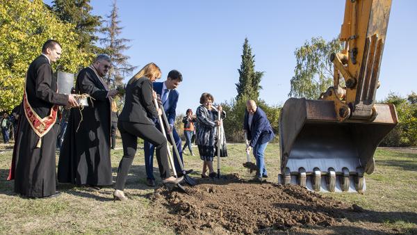 Удариха първа копка за изграждане на новата Индустриална зона Загоре