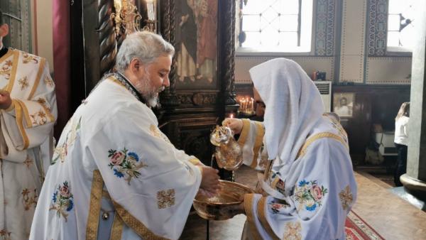 На Кръстовден Дядо Киприан измоли сполука за българските ученици