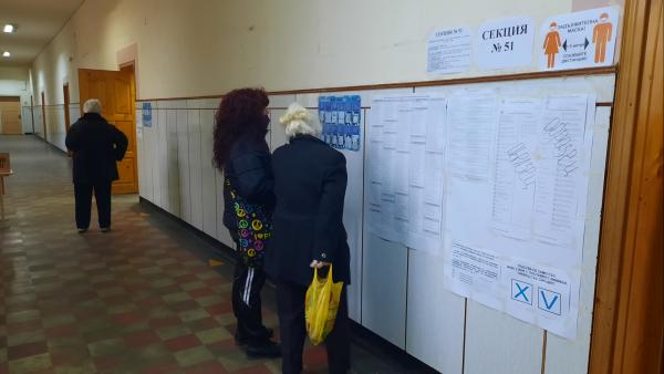 Изборният ден в Стара Загора започна нормално