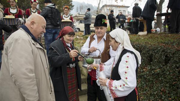 Змейово отпразнува 100-годишен юбилей на прочутия змейовски пелин