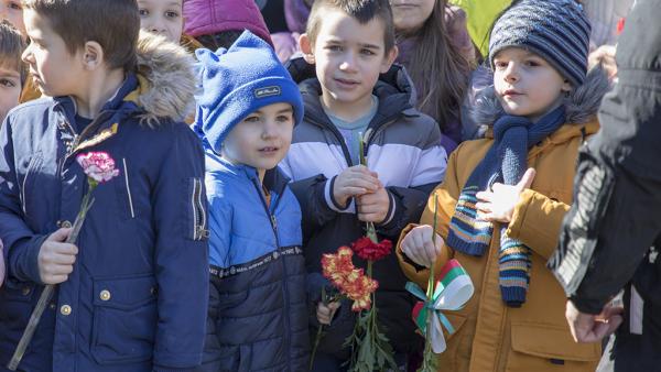 Стотици старозагорци почетоха с венци и цветя паметта на Васил Левски