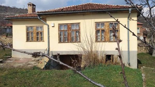 Проф. Минко Балкански предоставя 4 къщи за бежанци от войната в Украйна