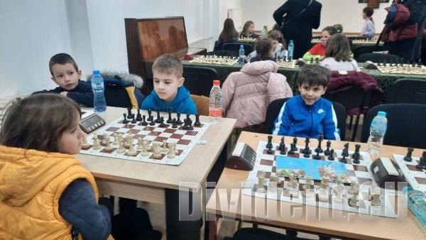 Откриха държавното първенство по шахмат за ученици в Казанлък