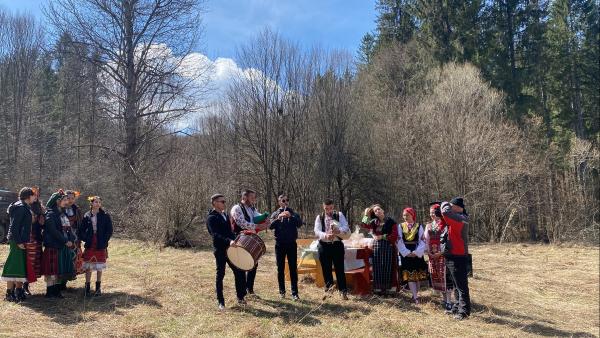 Над 100 дръвчета залесиха ученици и горски за по-зелено бъдеще на България