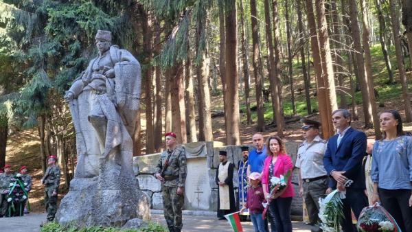Родолюбиви българи се поклониха пред подвига на Хаджи Димитър