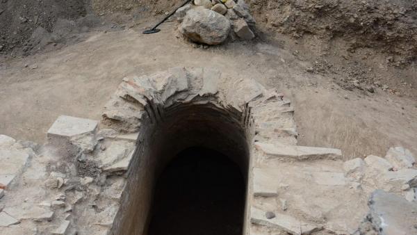 Разкриха запазена гробница на близо 2000 години около центъра на Стара Загора