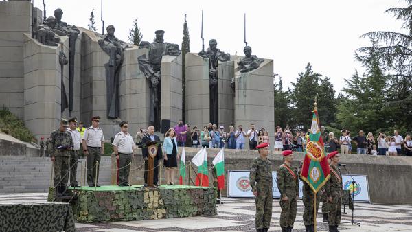 28 военнослужещи се заклеха в името на род и Родина на тържествена церемония