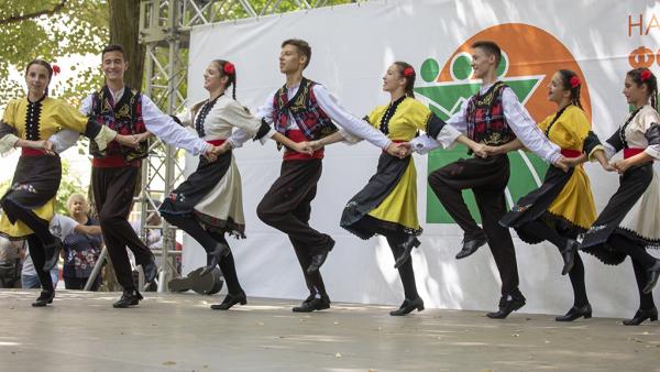 Таланти от Петрич и Разград с голямата награда от Националния фестивал Богородична стъпка