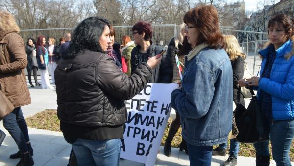 Стартовата заплата на медицинските сестри става 950 лв.