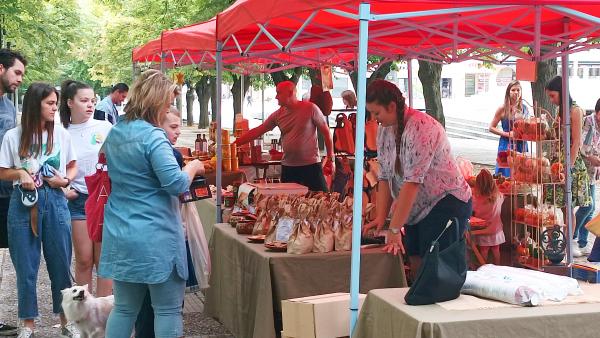 Фермерски и занаятчийски пазар откриха в центъра на Стара Загора