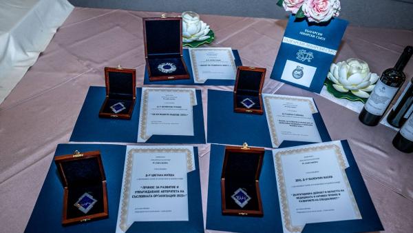 Д-р Антон Елкин получи наградата  Лекар на годината  в област Стара Загора