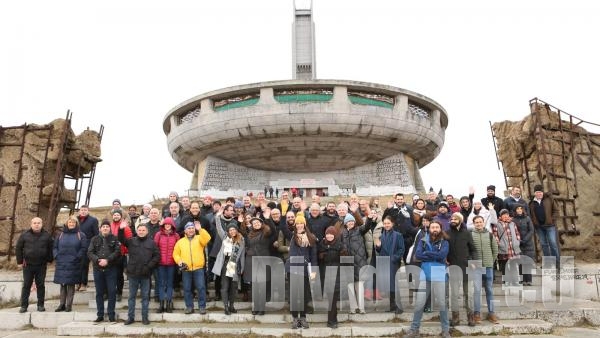 За първи път 70 посетители влязоха в обезопасения монумент Бузлуджа