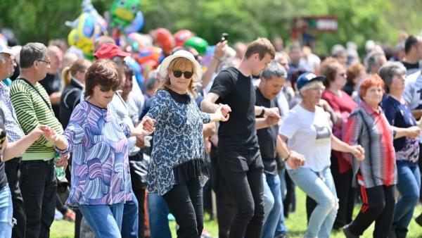 15 000 души събра фолклорния фестивал в чирпанското село Златна ливада